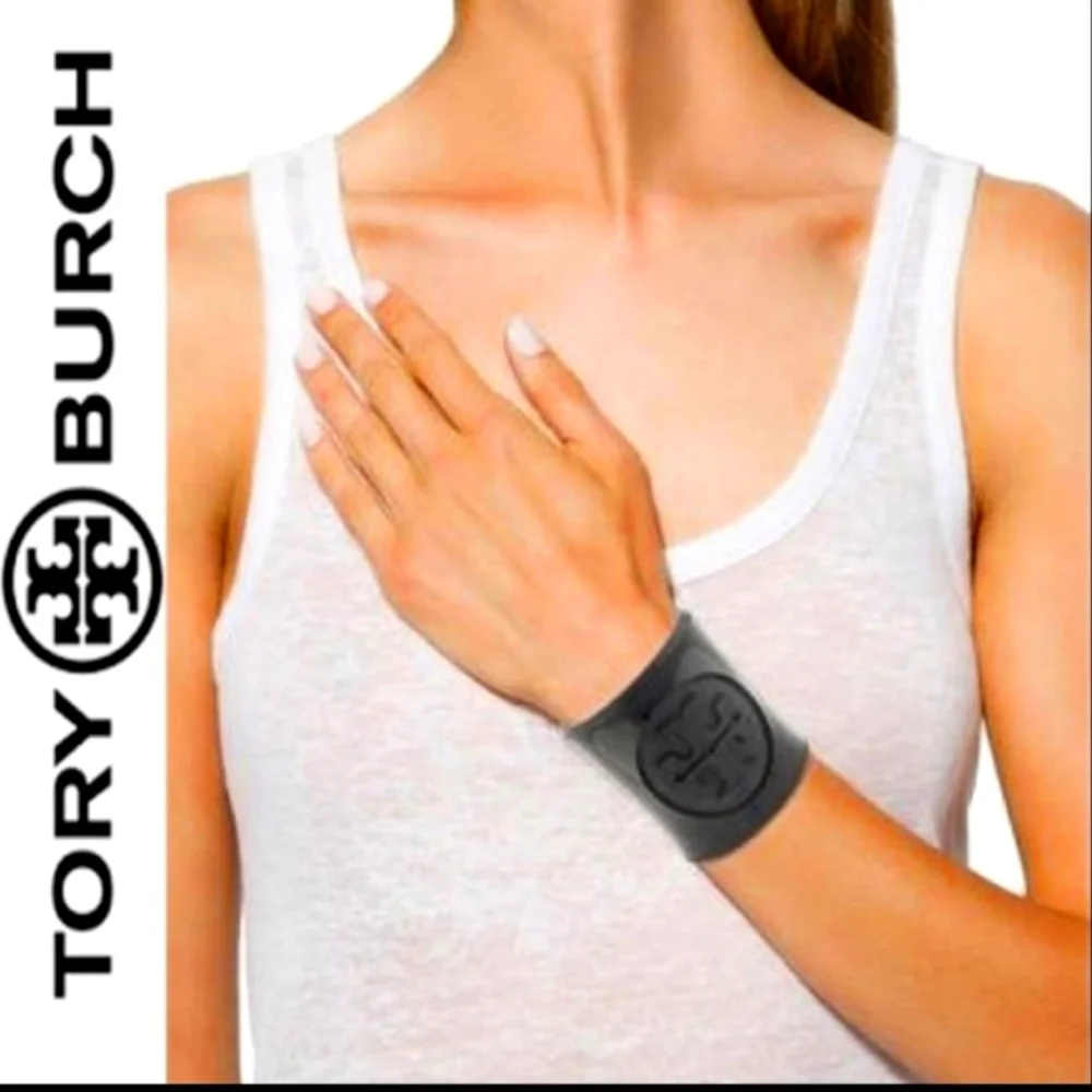 TORY BURCH BLACK acrylic resin STATEMENT PIECE absolutely 💯 gorgeous! 🩷🖤🩷🖤 - Picture 1 of 4